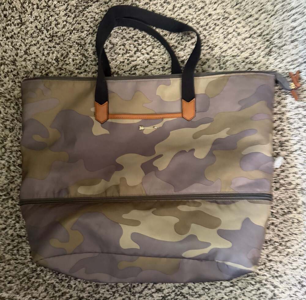 Stella & Dot Crush It Bag in Camo Print